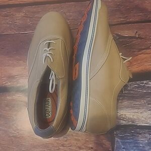 Used lightly golf shoes